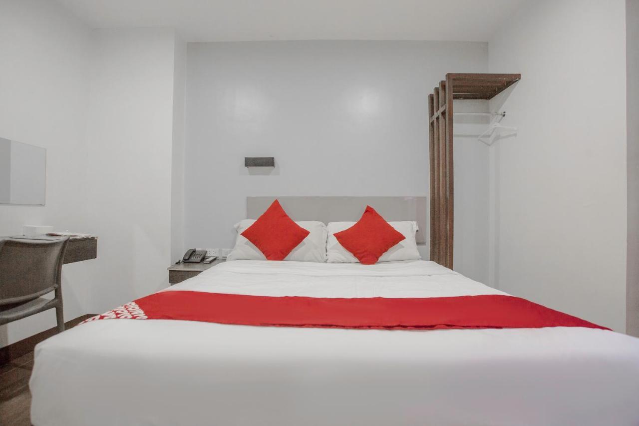 OYO 637 Fox Hotel  Quezon City Esterno foto