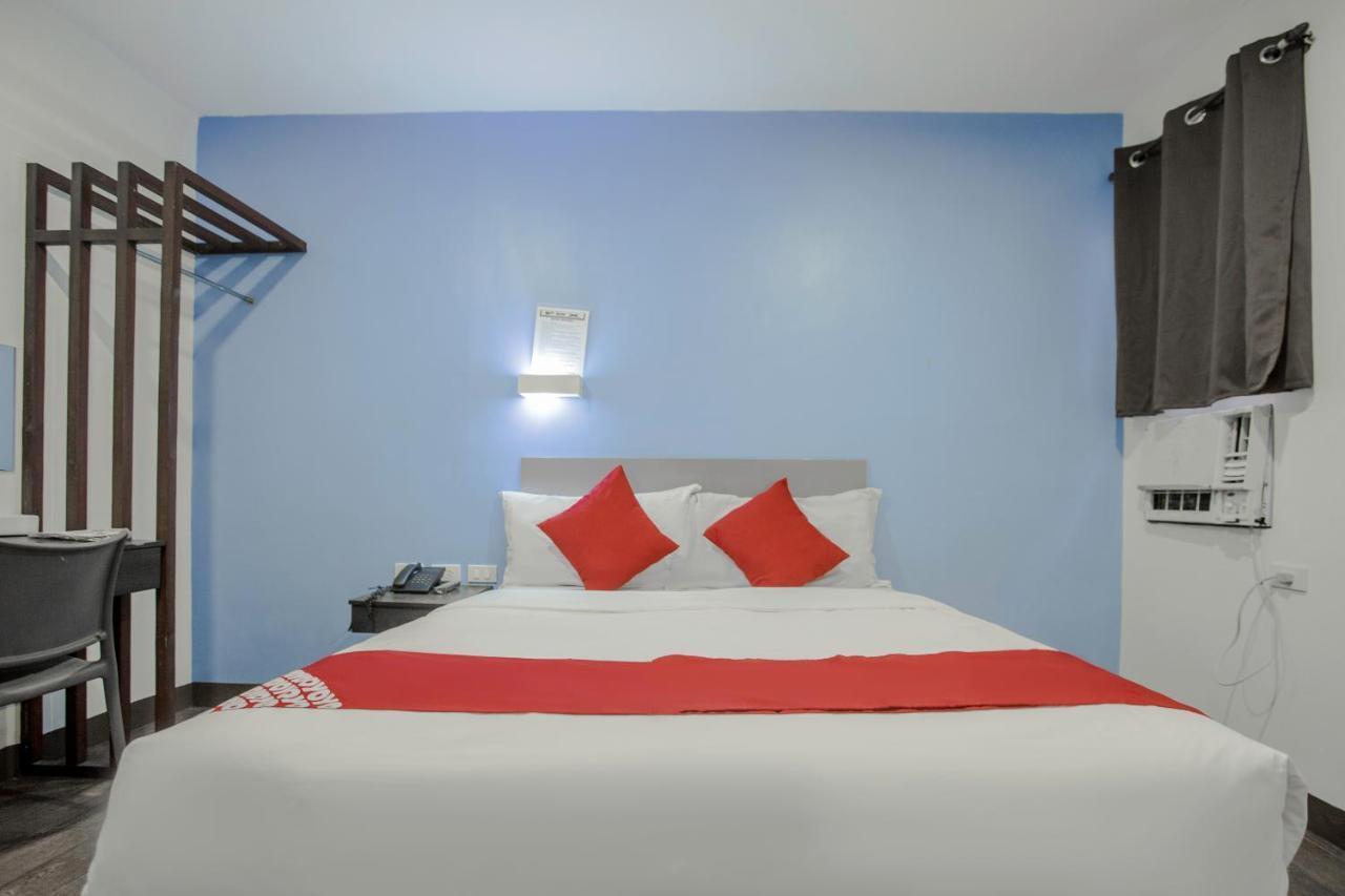 OYO 637 Fox Hotel  Quezon City Esterno foto