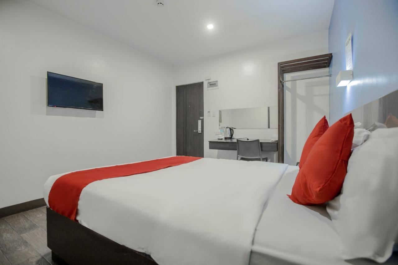 OYO 637 Fox Hotel  Quezon City Esterno foto