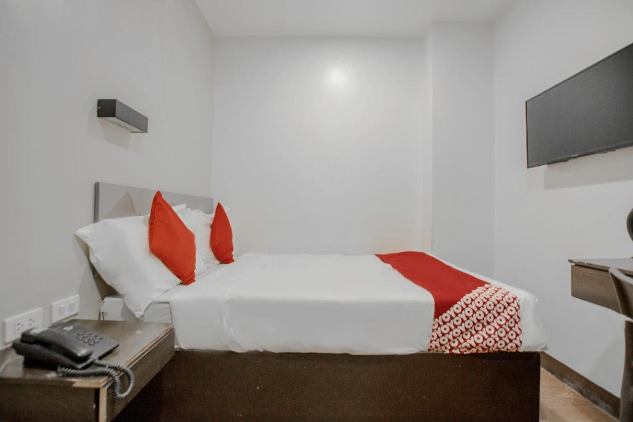 OYO 637 Fox Hotel  Quezon City Esterno foto