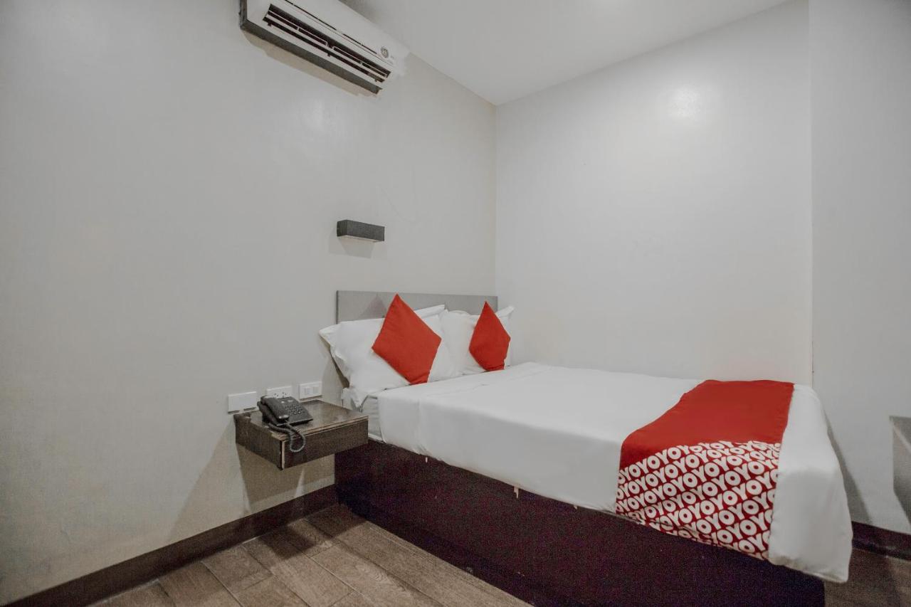 OYO 637 Fox Hotel  Quezon City Esterno foto