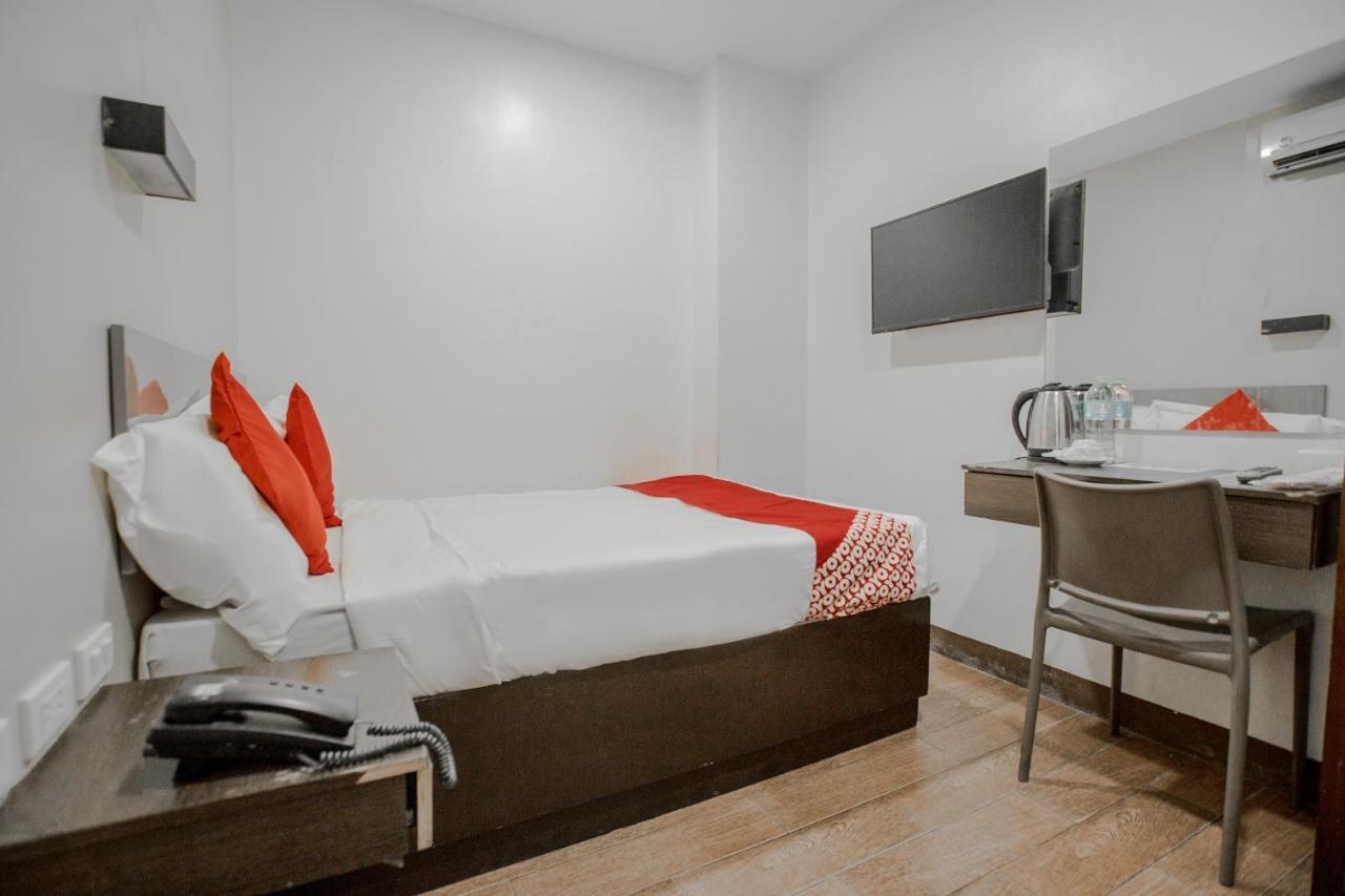 OYO 637 Fox Hotel  Quezon City Esterno foto
