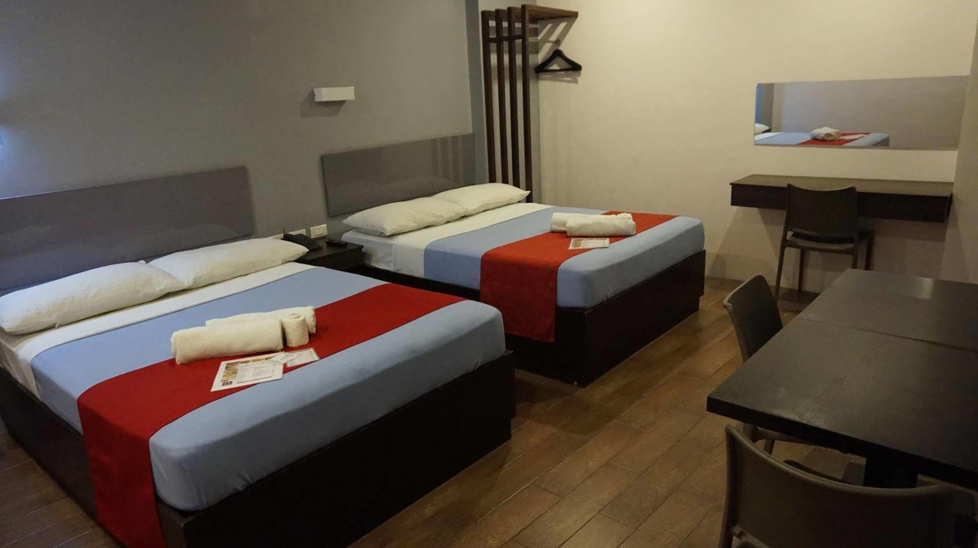 OYO 637 Fox Hotel  Quezon City Esterno foto
