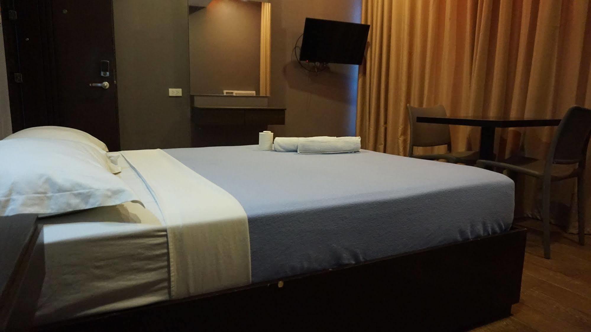 OYO 637 Fox Hotel  Quezon City Esterno foto