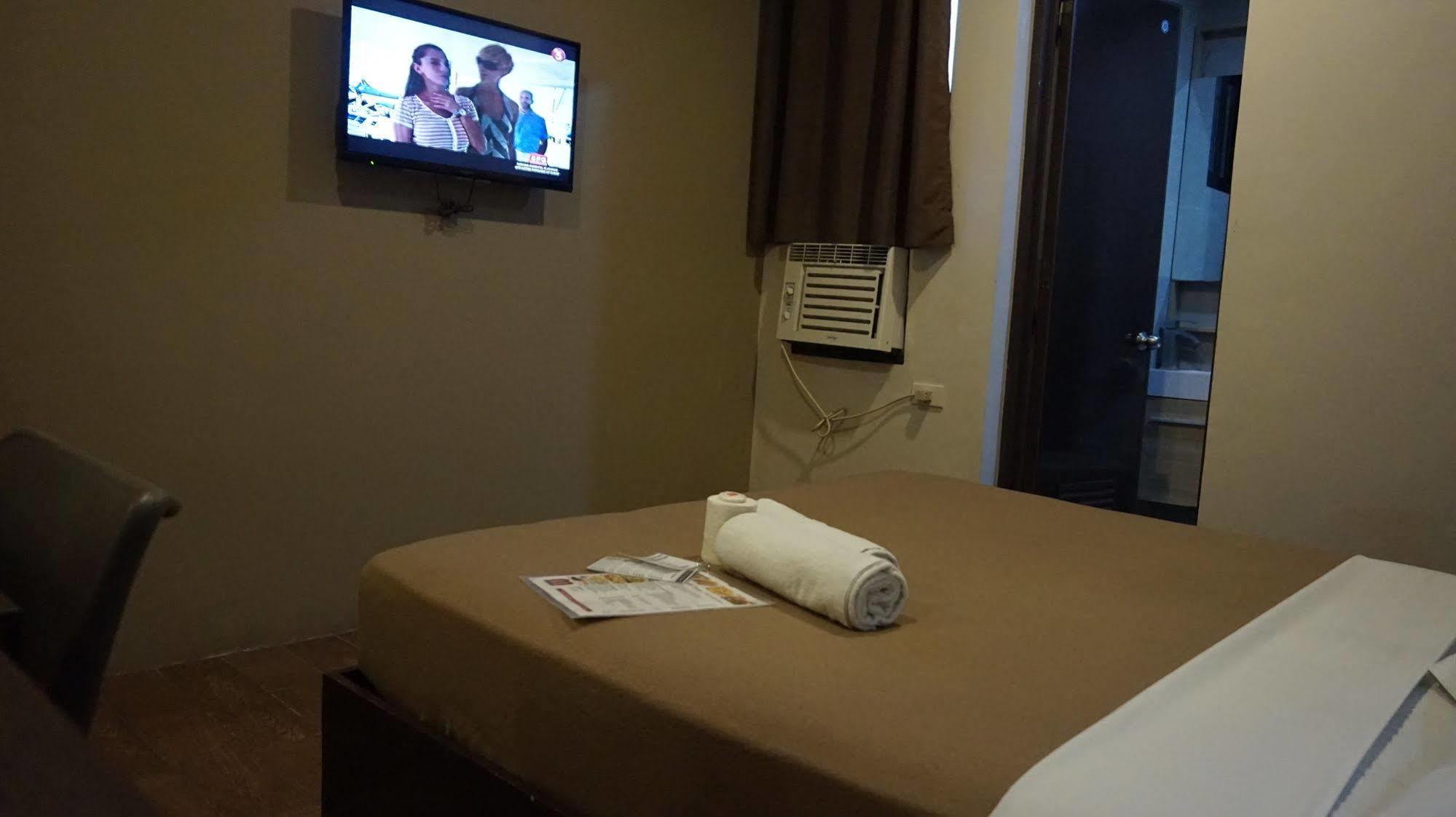 OYO 637 Fox Hotel  Quezon City Esterno foto