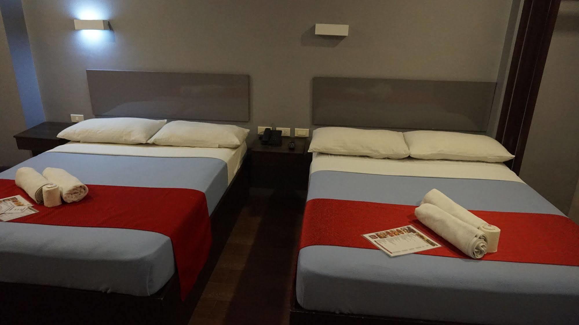 OYO 637 Fox Hotel  Quezon City Esterno foto