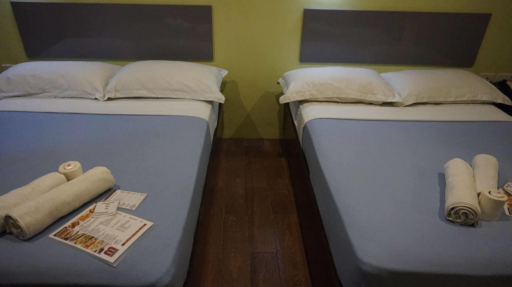 OYO 637 Fox Hotel  Quezon City Esterno foto