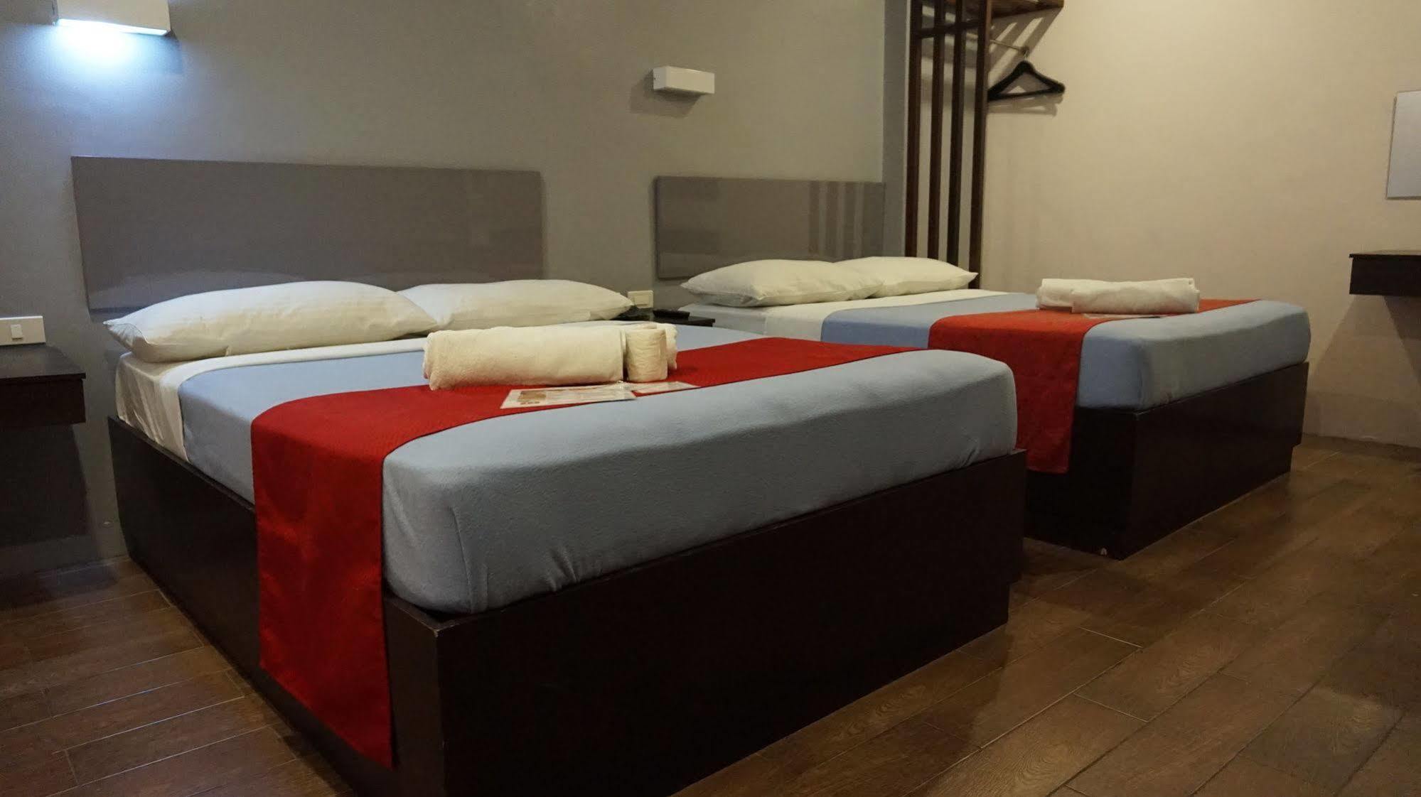 OYO 637 Fox Hotel  Quezon City Esterno foto