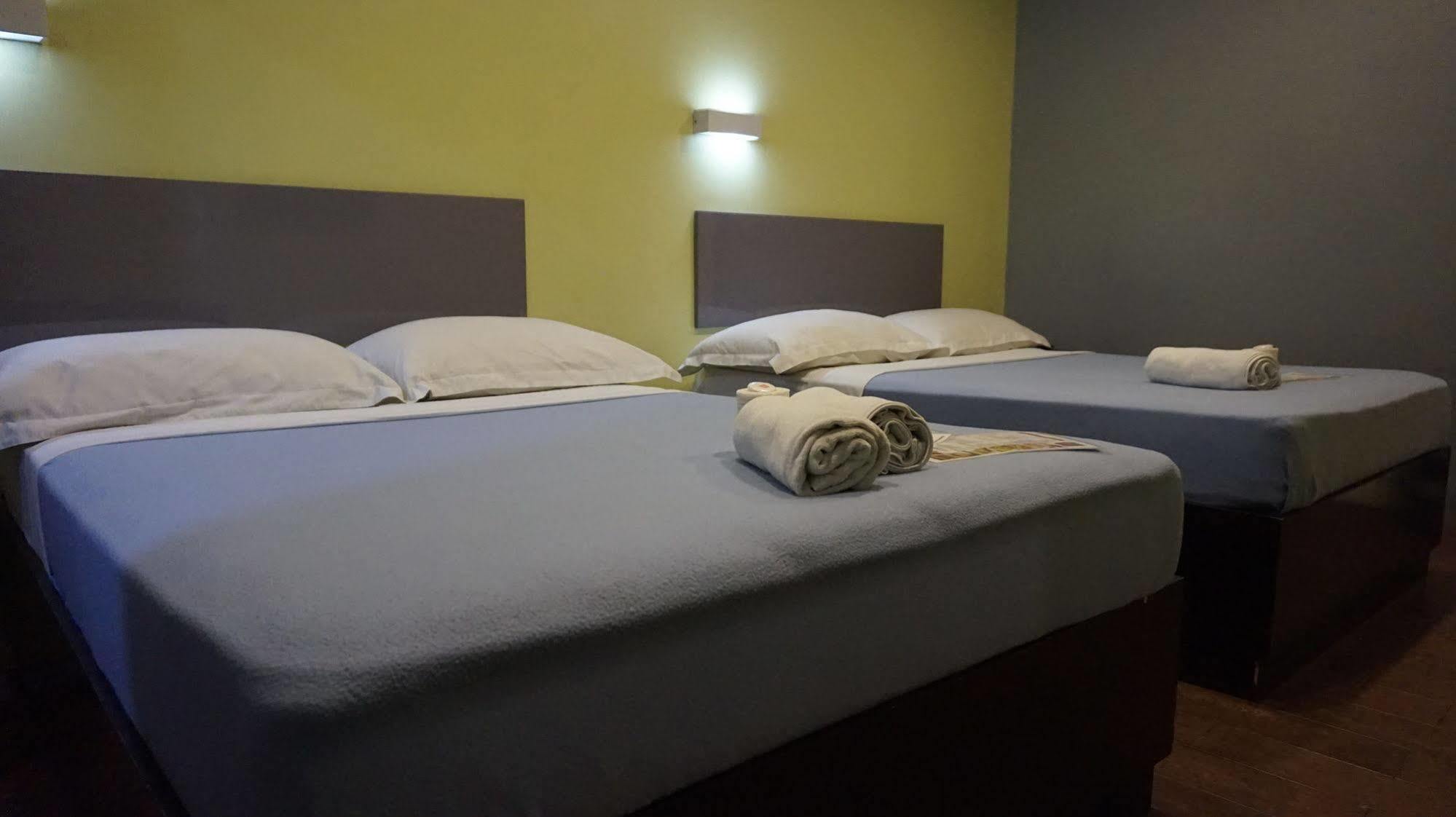 OYO 637 Fox Hotel  Quezon City Esterno foto