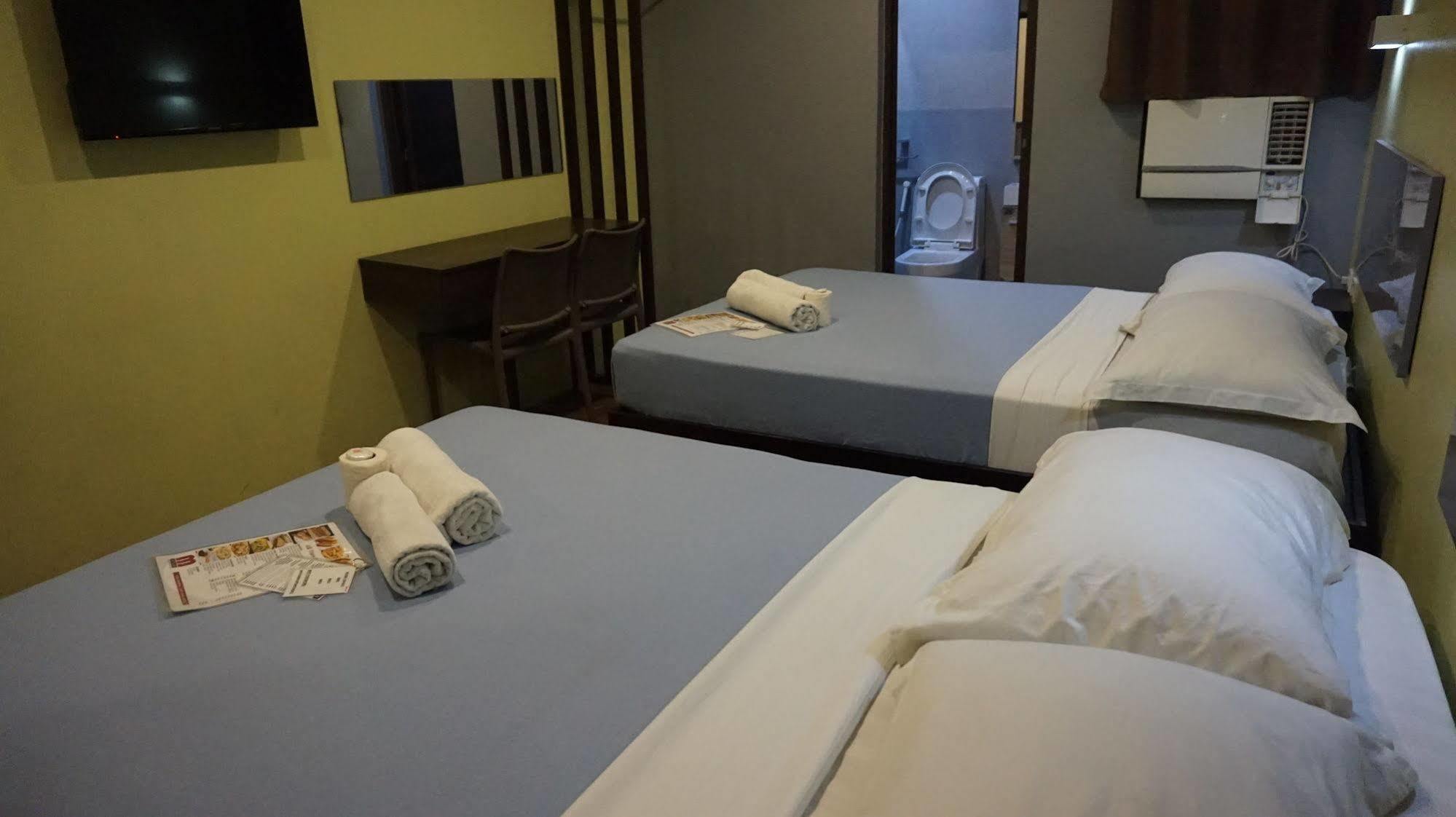 OYO 637 Fox Hotel  Quezon City Esterno foto