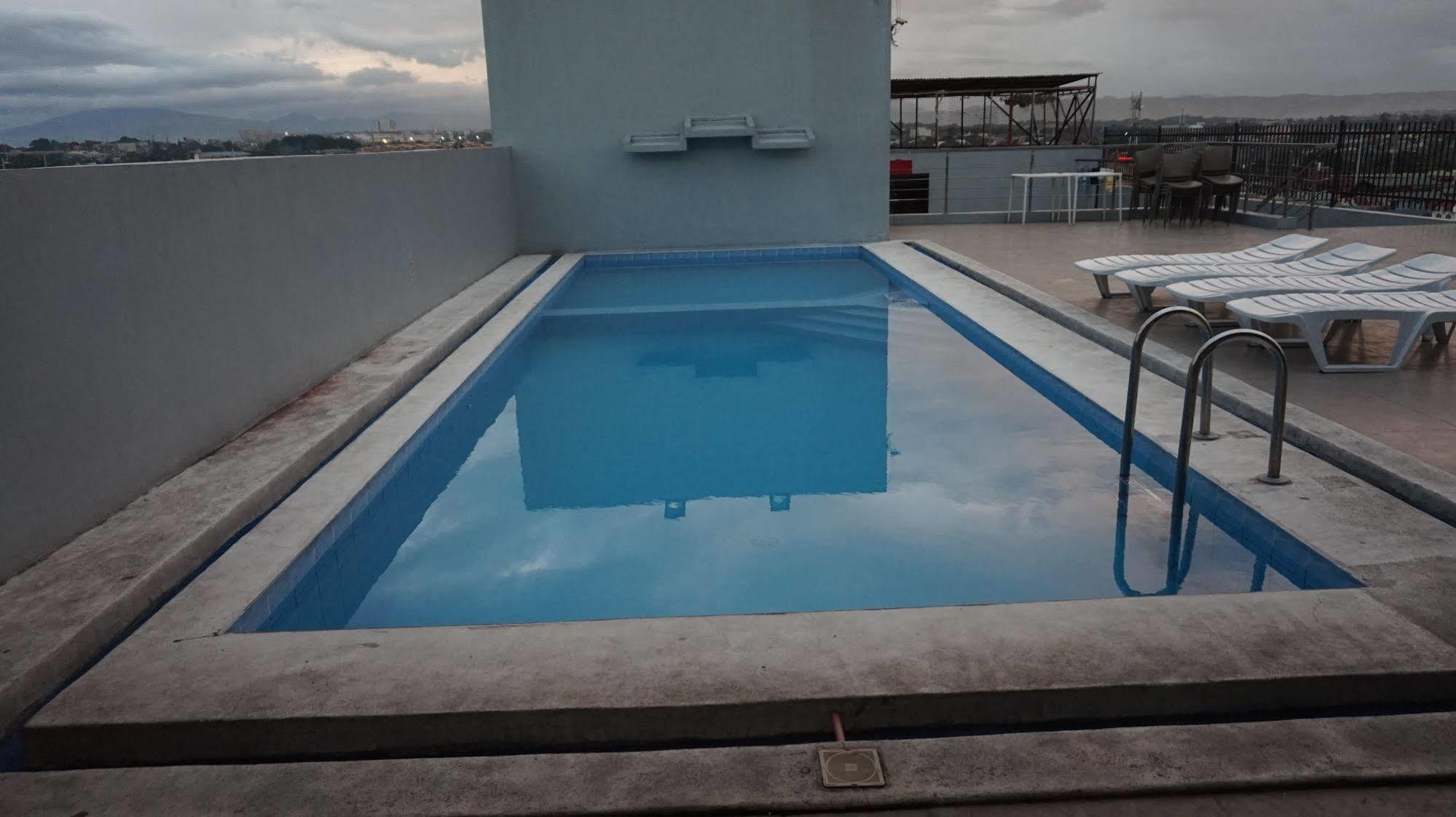 OYO 637 Fox Hotel  Quezon City Esterno foto